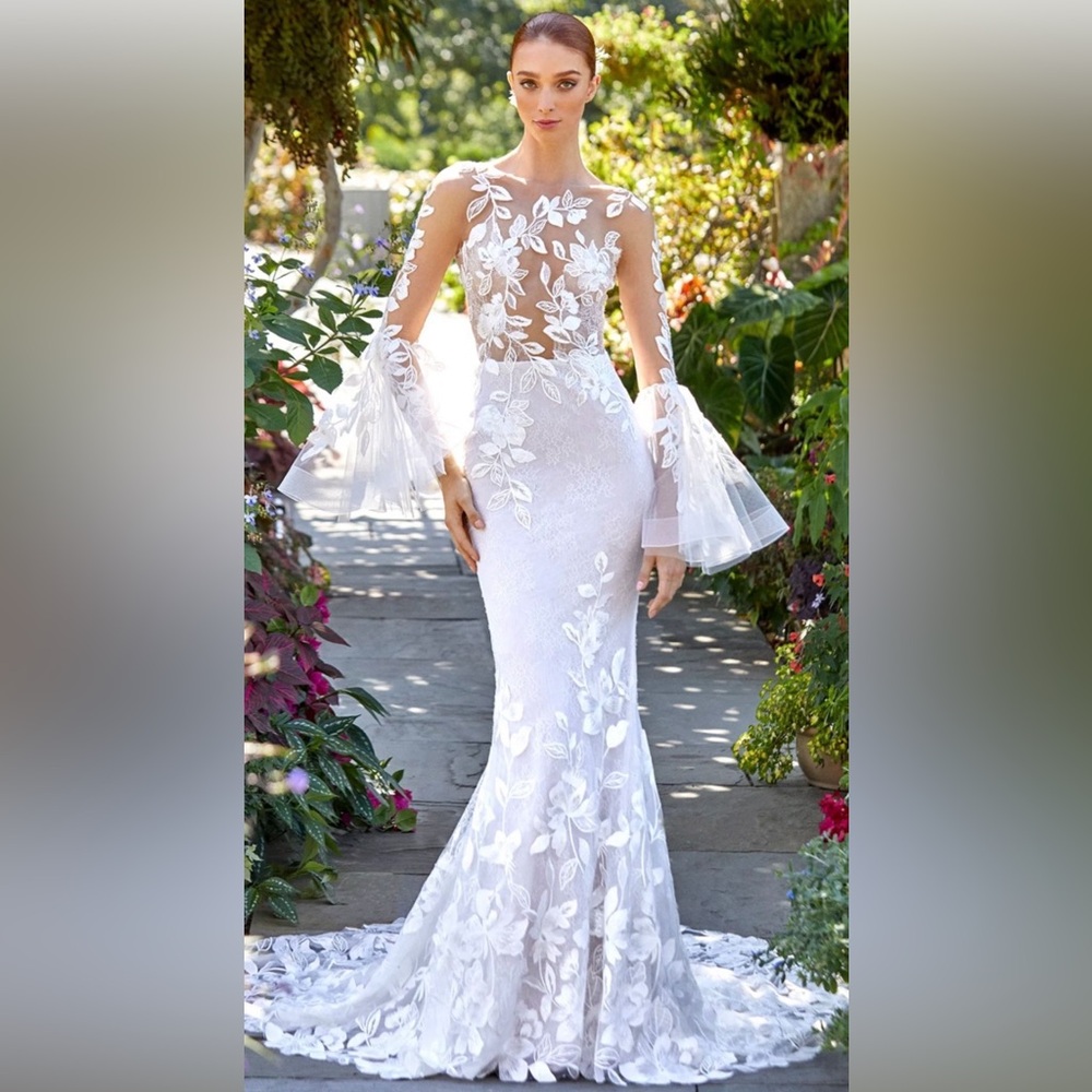 Wedding dress lace